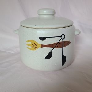 West Bend Stoneware 2qt Crock Buffet Patio Lidded Bean Retro Serveware Pot